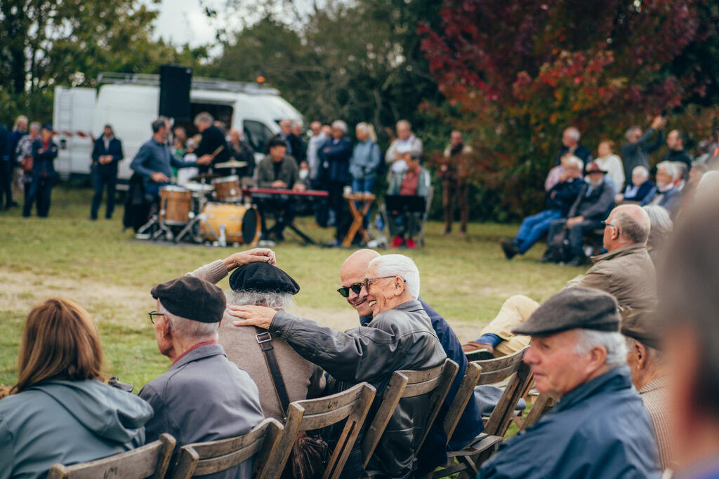 Inauguration de l'installation Les Trois Flamboyantes, hommage aux victimes de l'amiante, sur l'ancien site industriel EDF d'Arjuzanx, septembre 2024.