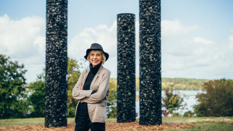 Valérie Rauchbach, artiste à l'origine des Trois Flamboyantes, une œuvre installée sur l'ancien site de la centrale thermique d'Arjuzanx, rendant hommage aux victimes de l’amiante.