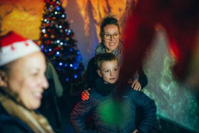 CMCAS Périgord : un Arbre de Noël dans les grottes de Lascaux | Journal des Activités Sociales de l'énergie | 154534 arbre noel lascaux cmcas perigord 54