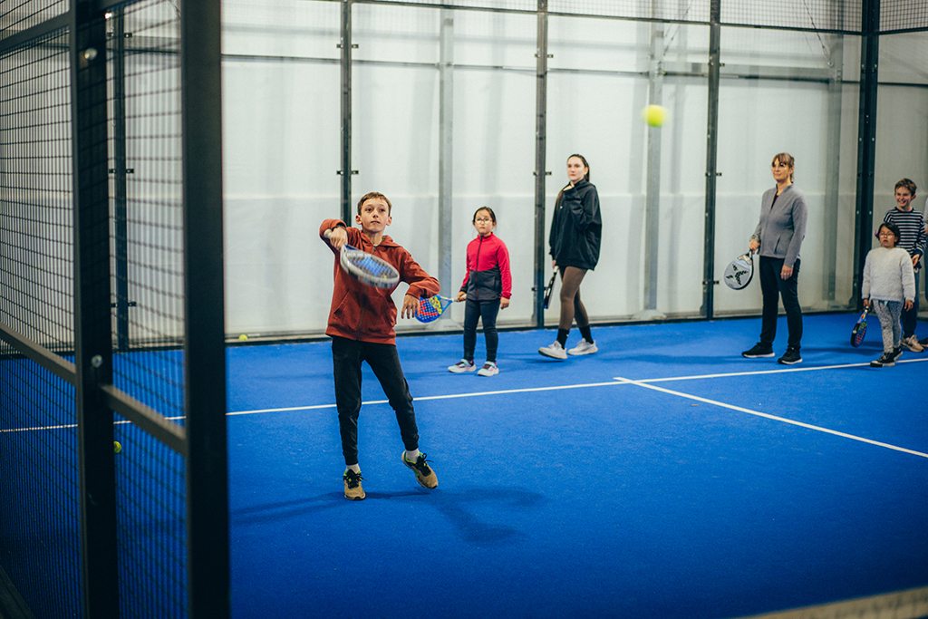 Initiation au padel à la CMCAS Agen, mars 2025.