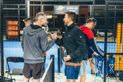 Le fair play et la camaraderie sont de mise lors des rencontres amicales entre les agents.