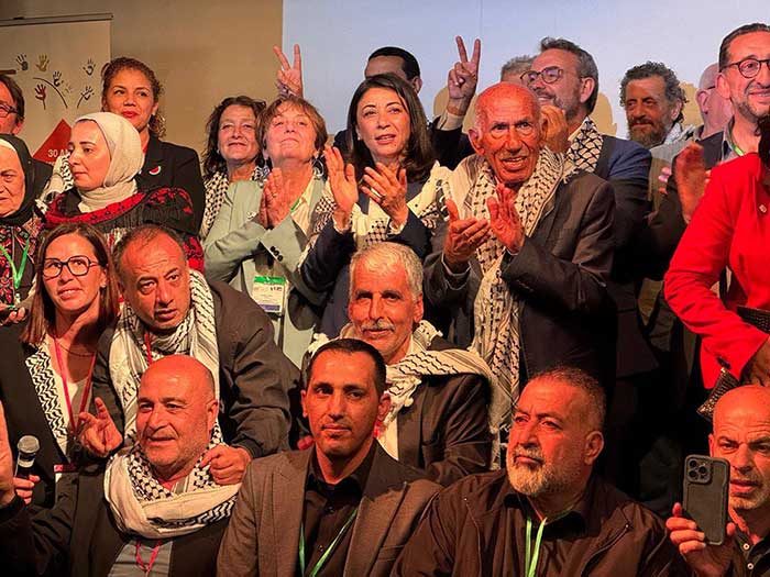 Une rencontre de L’Association pour les jumelages entre les camps de réfugiés palestiniens et les villes françaises (AJPF), partenaire des Activités Sociales, en présence de réfugiés venus du Liban, de Jordanie, de Cisjordanie, de Syrie et de Gaza.