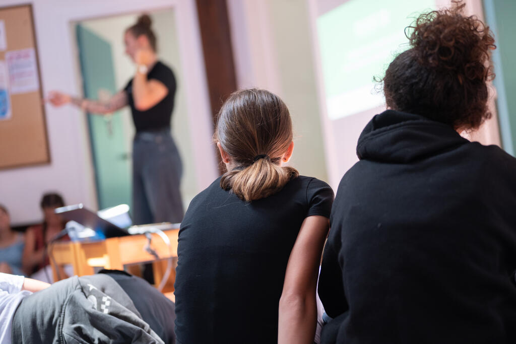 Intervention de l'association Colosse aux pieds d'argile, spécialisée dans la prévention des violences sexuelles sur mineur, au sein d'une colo CCAS durant l'été 2025.