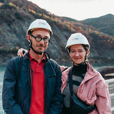 Une sculptrice à Serre-Ponçon : les agents redécouvrent le barrage avec Suska Bastian | Journal des Activités Sociales de l'énergie | 163378 Residence artiste Suska Bastian Serre Poncon 2025