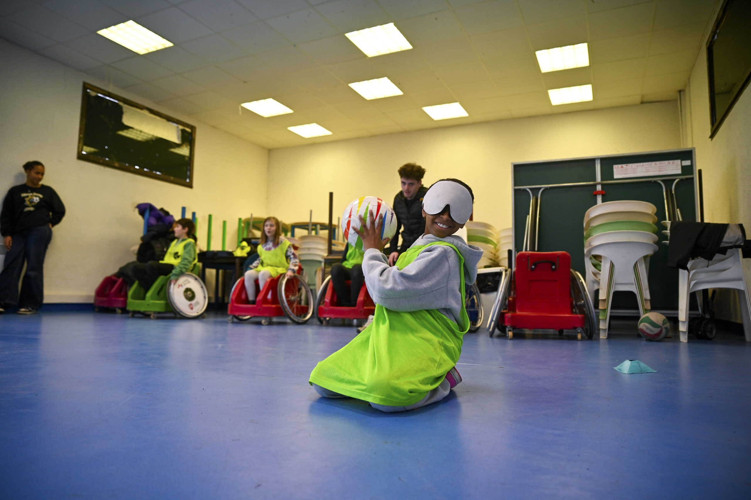Enfants jouant au goalball © Stéphane Sisco / CCAS