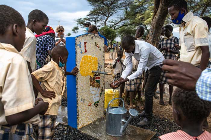 Dans un contexte international hypertendu, les projets de coopération internationale pour le développement humain, nouveau nom des projets d'aide au développement portés par les Activités Sociales, sont un acte politique, insiste Valérie Thuderoz, présidente de la Commission activités internationales et solidarités des Activités Sociales. 