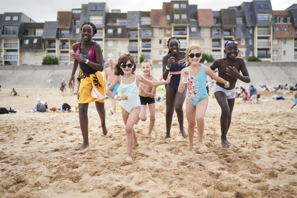 Chaque année depuis 1979, le Secours populaire organise la Journée des oubliés des vacances pour les enfants privés de vacances. ©Secours populaire français